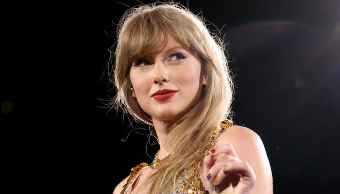 Taylor Swift gives nod to recent career milestone