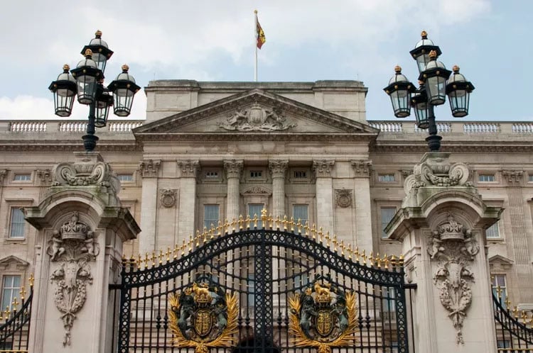 Kensington, Buckingham Palaces stay silent on major incident