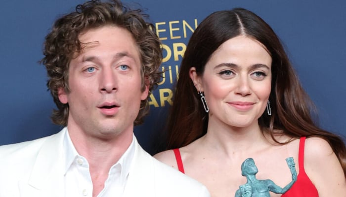 Jeremy Allen Whites pals warn actor about ambitious girlfriend Molly Gordon