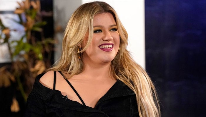 Kelly Clarkson reveals the one friend she always used to tease for having ‘serial killer’ like cleaning habits