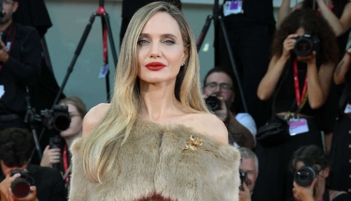 Photo: Angelina Jolie crying in silence amid Brad Pitt legal turmoil: Source