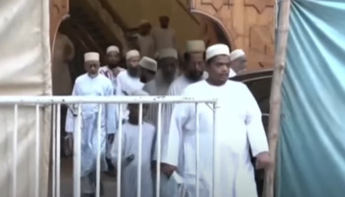 Bohra community members gathering at Eid congregation in Karachi on June 6, 2025. — Screengrab/YouTube/Geo News