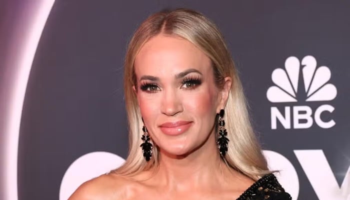 Photo: Carrie Underwood missing family amid American Idol gig: Source
