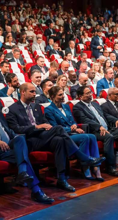 Photos of Prince William talking to foreign princess elicit reaction from UK royals