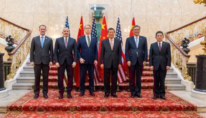 US Trade Representative Jamieson Greer, Commerce Secretary Howard Lutnick, Treasury Secretary Scott Bessent pose with Chinese Vice Premier He Lifeng, Commerce Minister Wang Wentao, and Vice Commerce Minister Li Chenggang in London — AFP