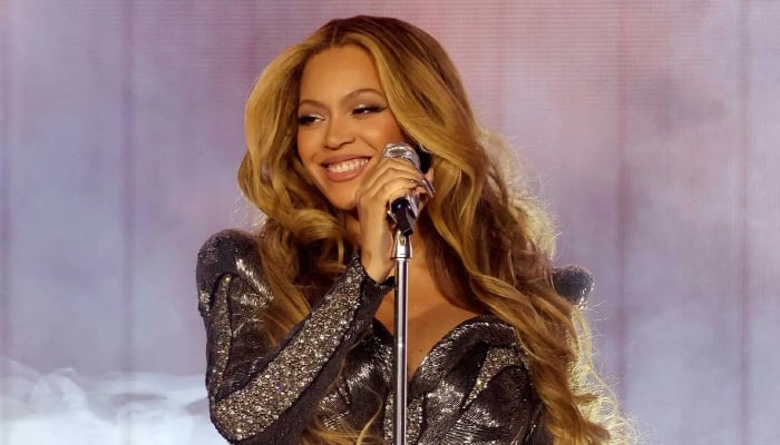 Photo: Beyonce leaning on Jay Z, daughters amid distressing times: Source