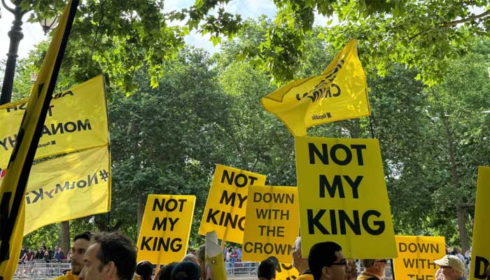 Protest held against King Charles, Prince William at Buckingham Palace