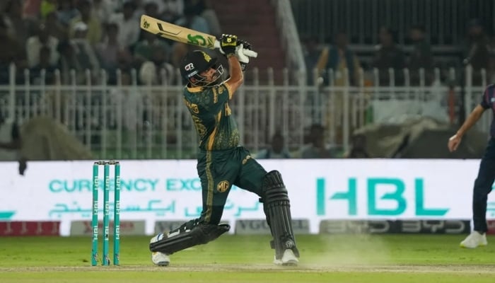 Babar Azam takes the aerial route, Karachi Kings vs Peshawar Zalmi, Rawalpindi, PSL, May 17, 2025. — PCB