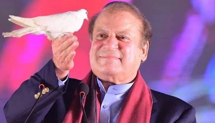 A pigeon interrupts former prime minister Nawaz Sharif address at Minar-e-Pakistan in Larhore, on October 21, 2023, the day he returned home after exile. — X/@pmlndigitalpk