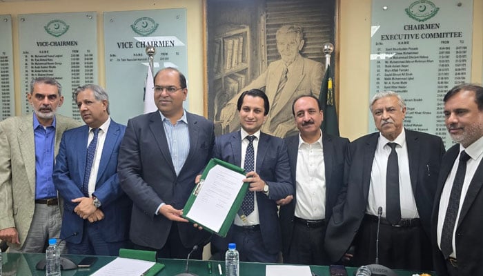 SECP and Directorate of Legal Education Pakistan sign MoU to strengthen legal education. — SECP/X