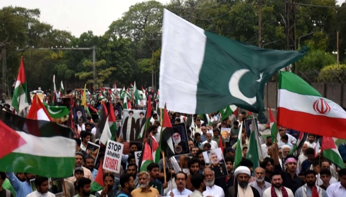 Demonstration rally against Israeli aggression, expressing solidarity with Iran and Palestine, at Mall Road Lahore, June 15, 2025. — PPI