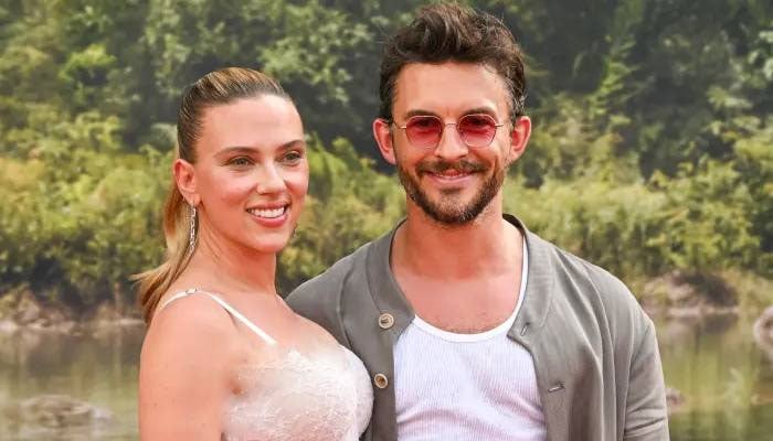 Jonathan Bailey calls PDA-packed meeting with Scarlett Johansson friendly act