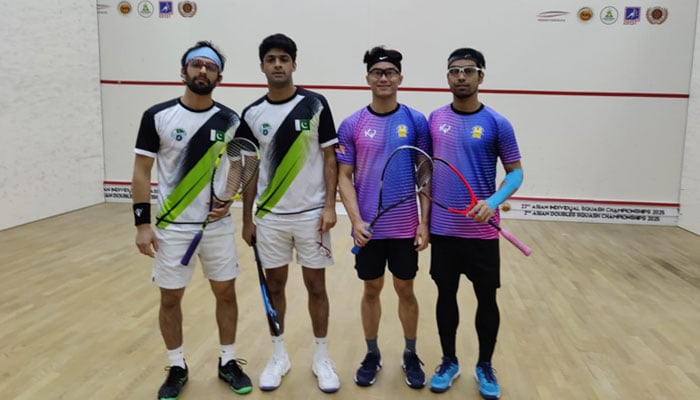 Pakistan advance to Asian Doubles Squash final after defeating Malaysia 1 (From left) Pakistans Nasir Iqbal and Noor Zaman pose with Malaysian opponents, Duncan Lee and Syafiq Kamal in this undated image. — Reporter