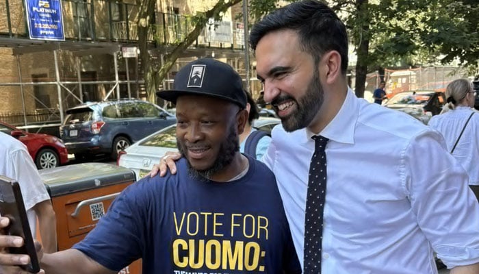 Zohran Mamdani poses for a selfie with a supporter of his Democratic rival Andrew Cuomo. — X@ZohranKMamdani
