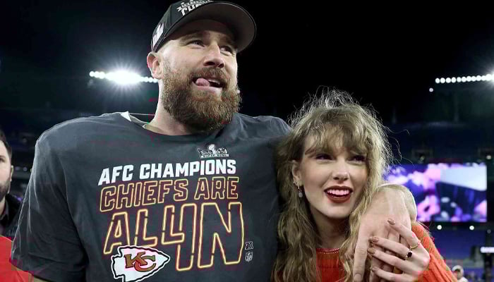 Taylor Swift, Travis Kelce head out to spend time with old school pals
