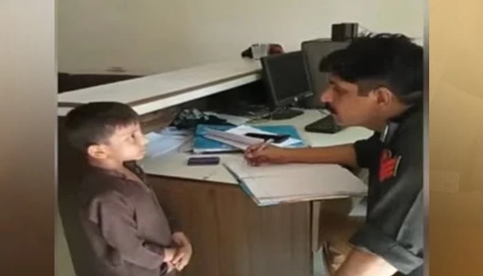 A police officer is lodging complaint filed by young boy at police station. — Screengrab/YouTube/Geo News