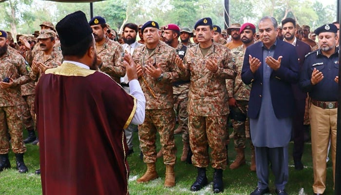 Chief of Army Staff Field Marshal Syed Asim Munir attends the funeral of martyrs of the North Waziristan incident at Bannu Garrison. — ISPR