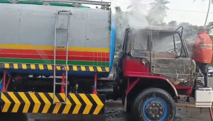 A representational image shows a water tanker in a road accident. — Screengrab/Geo News