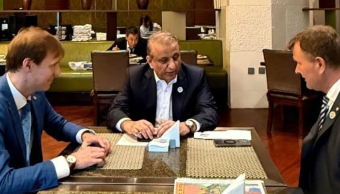 Federal Minister for Communications Abdul Aleem Khan (centre) in a meeting on the sidelines of the SCO ministerial conference in Tianjin, China. — APP/File