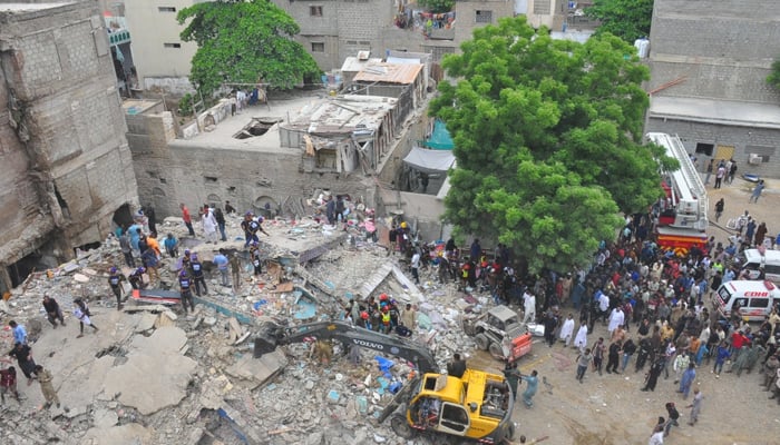 Rescue operation underway at a residential building that collapsed in the Baghdadi area of Lyari, Karachi, on July 4, 2025. — Geo News