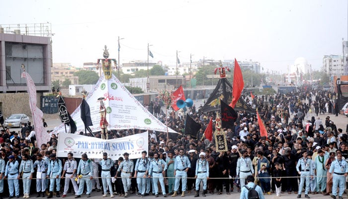 Mourners passing through M.A. Jinnah Road in Karachi during the 9th Muharram-ul-Haram procession on July 5, 2025. — APP