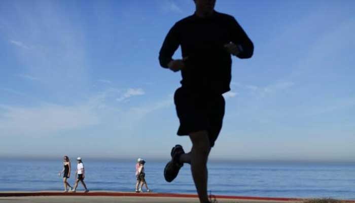 Study says 150 minutes of exercise per week significantly increase chances of reversing prediabetes 1 People walk and jog at Torrey Pines State Park in San Diego, California, November 14, 2012. — Reuters