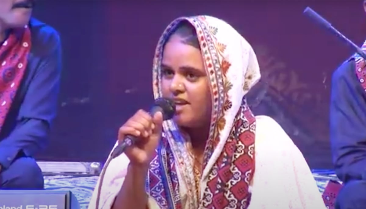 Shakeela Noon, an emerging Sindhi folk singer from Tharparkar, Sindh. — Screengrab via YouTube/@SindhCultureDepartment