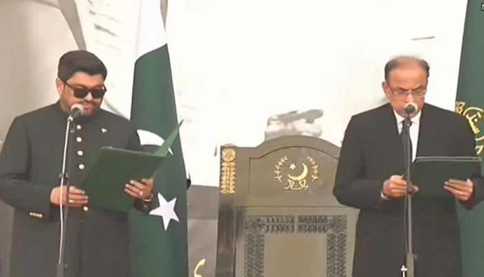Sindh Governor Kamran Tessori administering oath to Justice Junaid Ghaffar at a ceremony held at the Governor House in Karachi on July 8, 2025. — Screengrab via Geo News