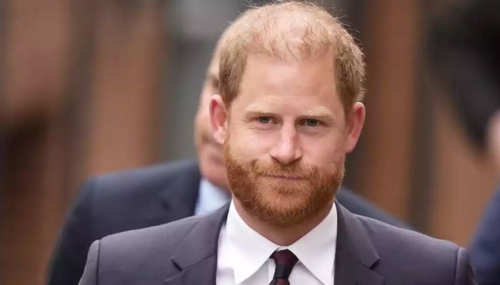 Prince Harry called to ‘wrench his neck around’ for once and move on
