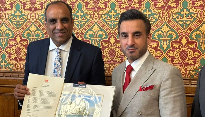 Lord Shaffaq Mohammed (left) presents an achievement award to British-Pakistani entrepreneur Shafiq Akbar at a ceremony at the House of Lords. —Reporter