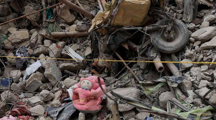 Sindh govt evacuates nine dilapidated Lyari buildings, arrests six SBCA officers