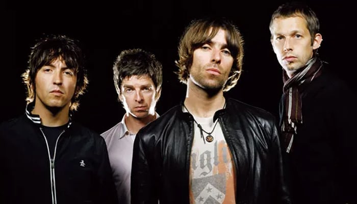 Oasis pay tribute to two stars in Manchester during reunion show