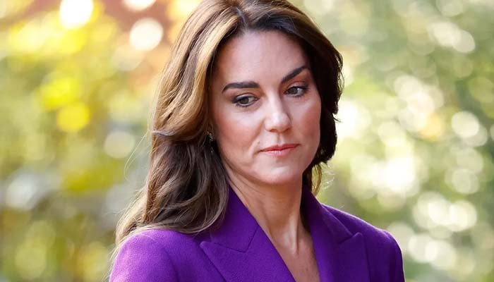 Kate Middleton presents trophies in major return