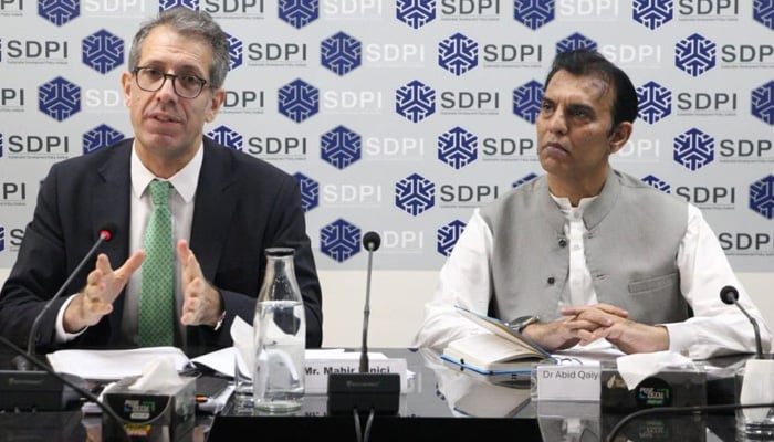 IMF Resident Representative for Pakistan Mahir Binici (left) addresses a guest lecture at the Sustainable Development Policy Institute (SDPI). — APP
