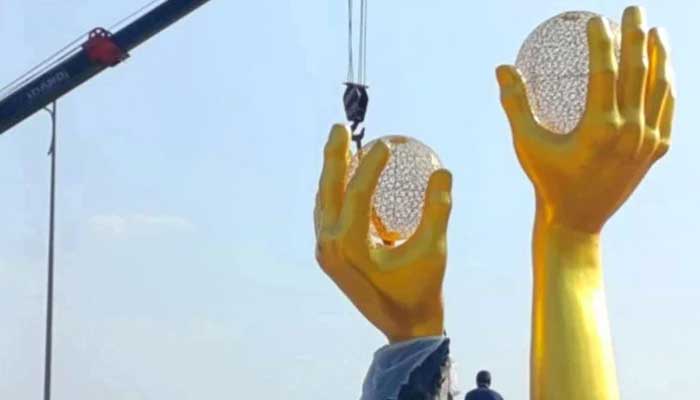 Newly installed famous sculpture on Margalla Avenue. —Facebook@IslamabadTrends/File