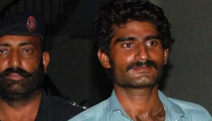 Qandeel Balochs brother, Waseem (R), reportedly said he drugged and strangled his sister. — AFP/File