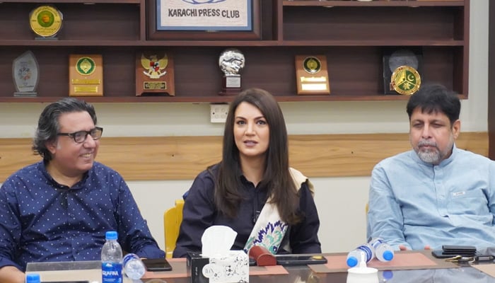 Reham Khan meets Karachi Press Club President Fazil Jamili (left) and Secretary Sohail Afzal Khan (right) on July 15, 2025. — KPC