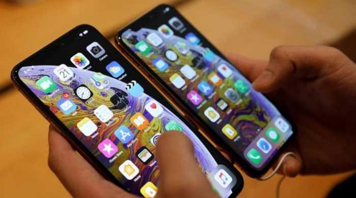 Pakistani women 35% less likely than men to own mobile phone: report