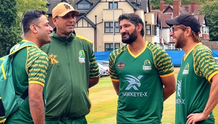 Shahid Afridi (right) with head coach Arshad Khan and fast bowlers Wahab Riaz, Sohail Tanveer during the pre-match training session at Edgbaston. — Reporter