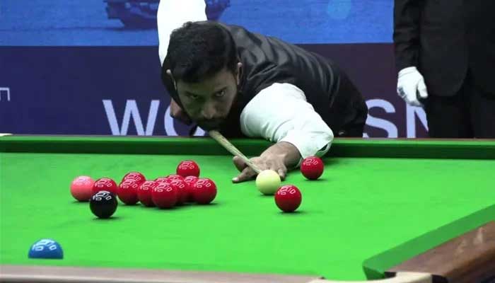 An undated picture of Pakistan cueist Muhammad Asif in action. — Reporter/File