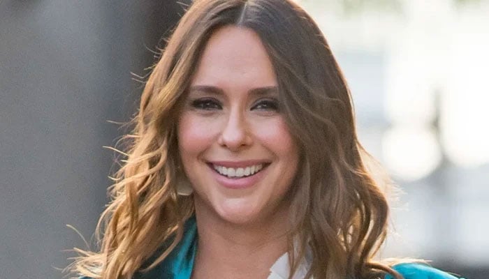 Jennifer Love Hewitt gets real about aging in Hollywood spotlight