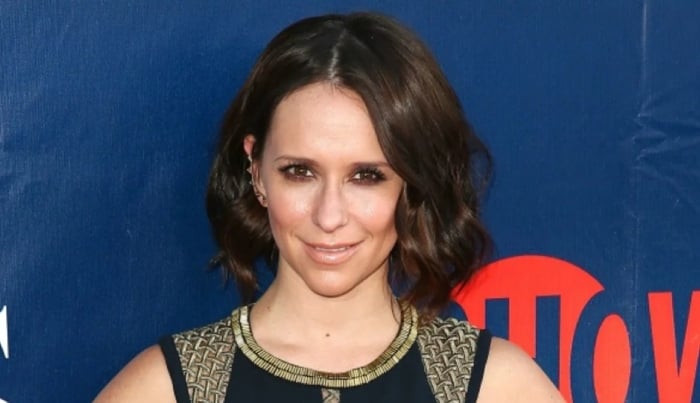 Photo: Jennifer Love Hewitt speaks out on intense body scrutiny during early career