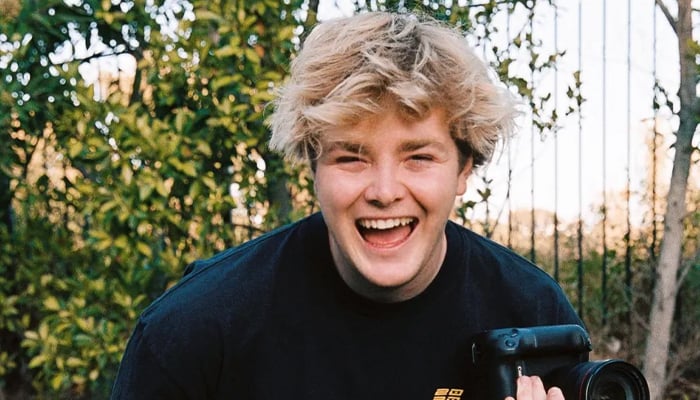 Alex Warren on track to score Number 1 album