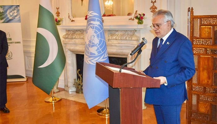 Deputy Prime Minister and Foreign Minister Senator Ishaq Dar addresses diplomats at the reception hosted by the Permanent Representative of Pakistan to the UN Asim Iftikhar at Pakistans Mission in New York. — X/@ForeignOfficePk