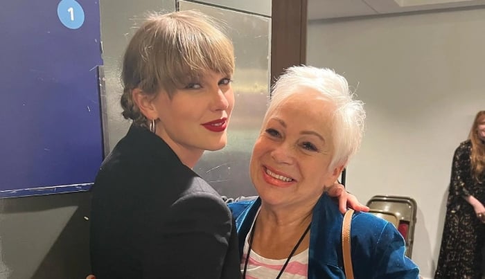 Photo: Taylor Swift embracing Denise Welch while she was still dating Matty Healy