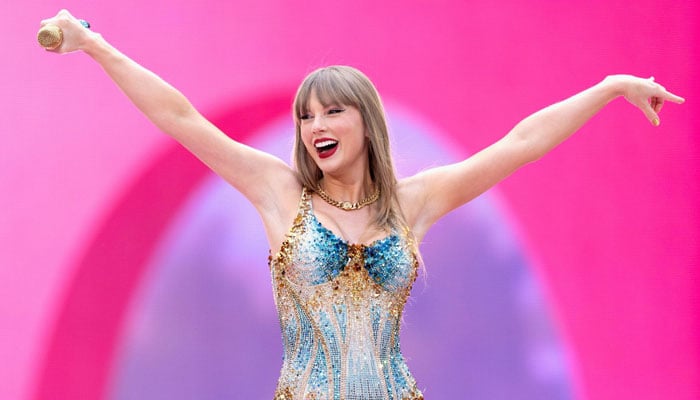 Taylor Swift returns to work with highly secret project