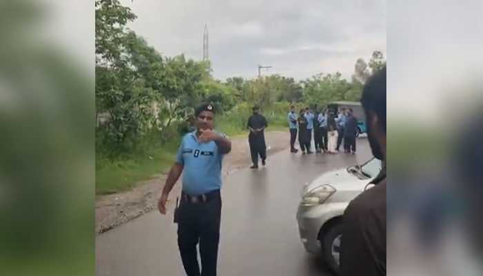 Image shows Islamabad Police personnel at Quaid-i-Azam University in the federal capital on July 29, 2025. — Screengrab via X@KaleemTatak
