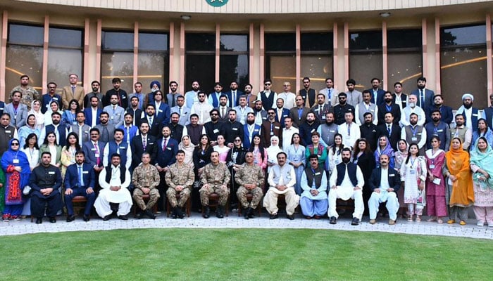 Field Marshal Asim Munir pictured in a group photo with the participants of  16th National Workshop in Balochistan. — ISPR