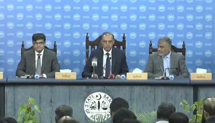 State Bank of Pakistan Governor Jameel Ahmed (centre) is addressing the media following the Monetary Policy Committee meeting on July 30, 2025. — Screengrab via Geo News
