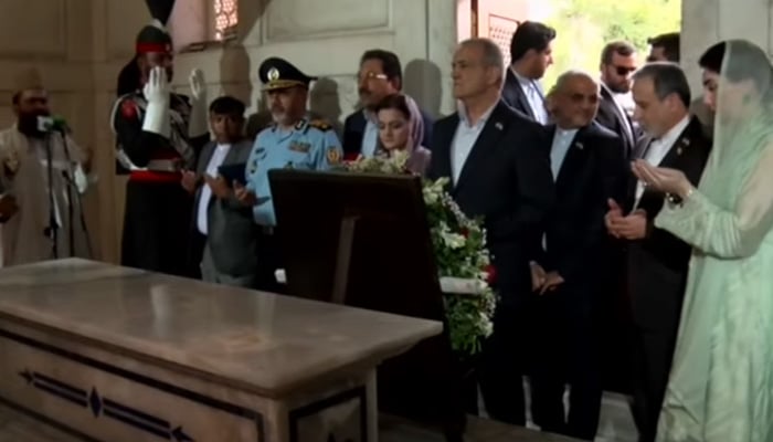 Iranian President Masoud Pezeshkian, along with a delegation, offering fateha at Allama Iqbals mausoleum in Lahore, August 2, 2025. — Screengrab via Geo News